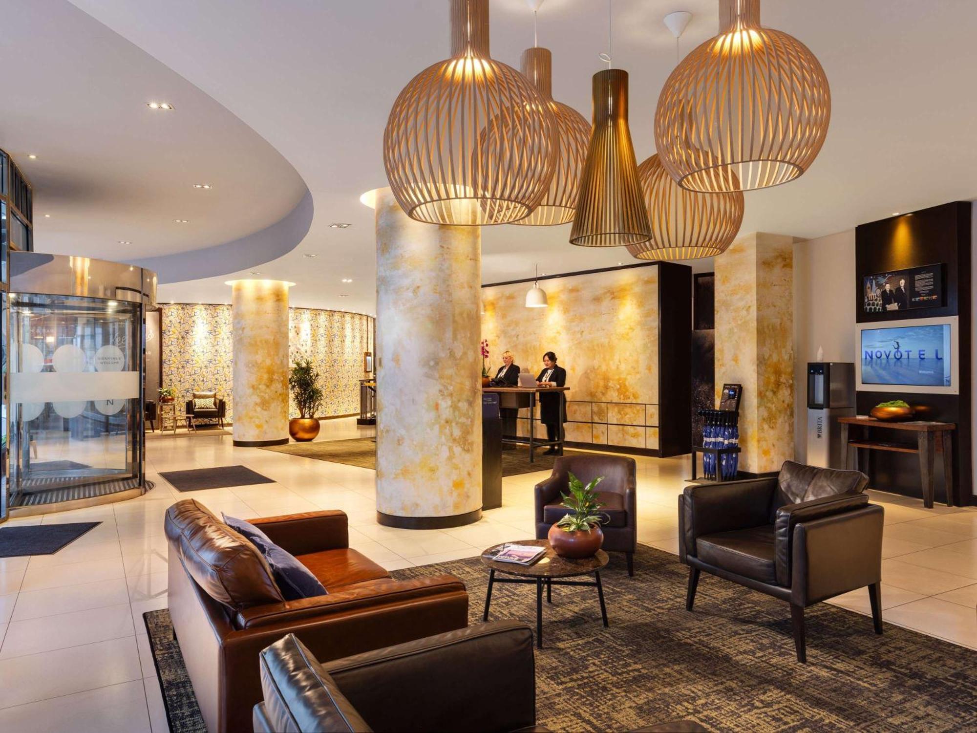 Novotel London Tower Bridge Esterno foto