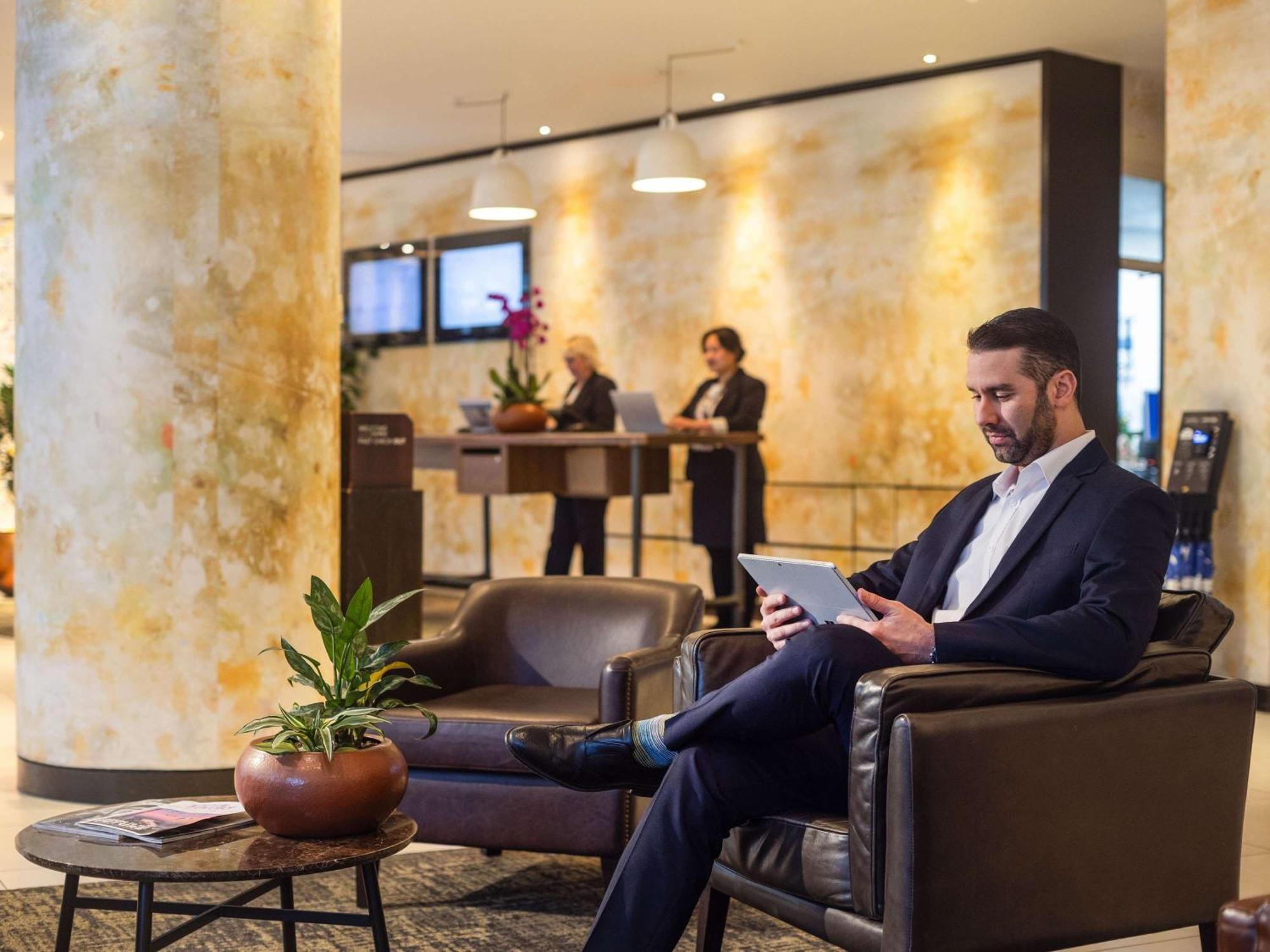 Novotel London Tower Bridge Esterno foto